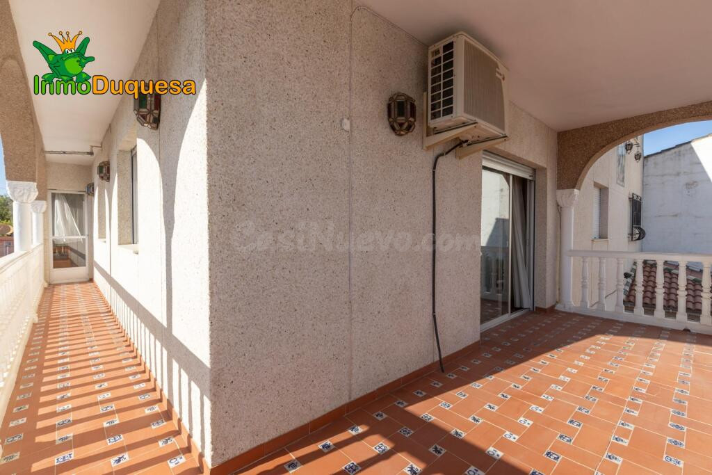 Casa pareada en el centro de JUN en esquina. - foto 5
