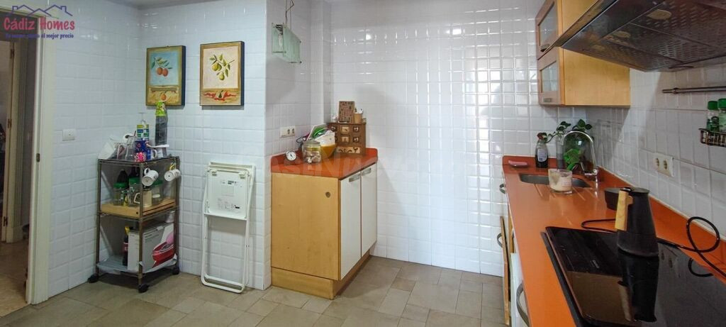 AMPLIA VIVIENDA A LOS PIES DE LA CALETA - foto 3