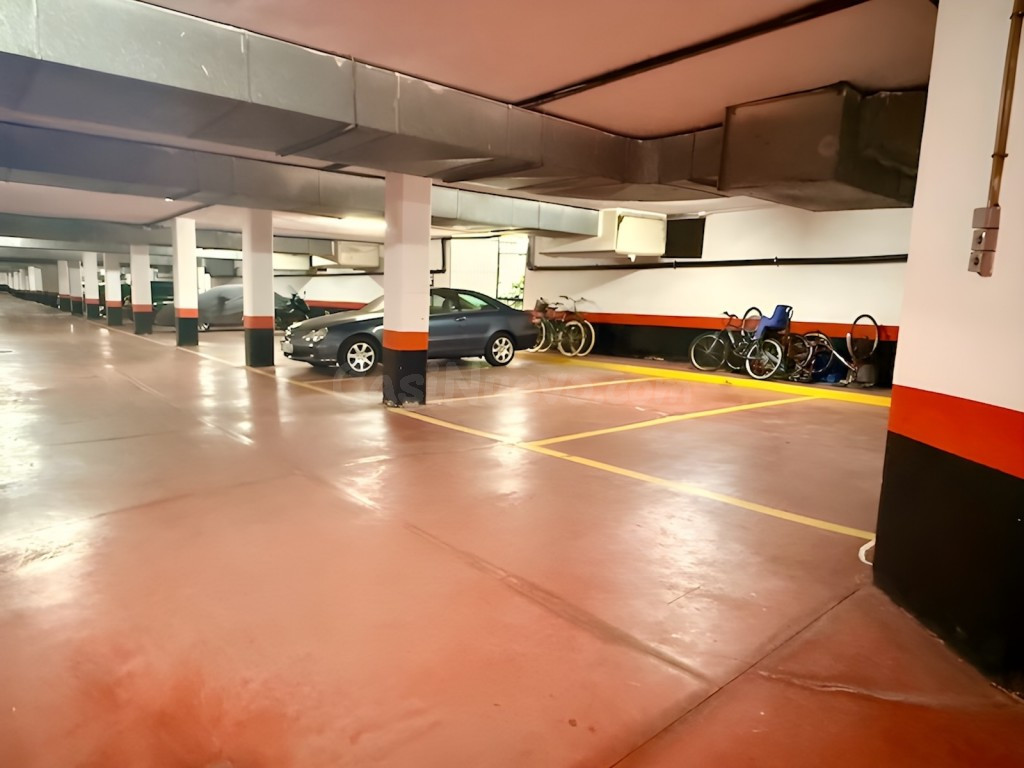 Parking coche en Venta en Marbella Málaga - foto 3