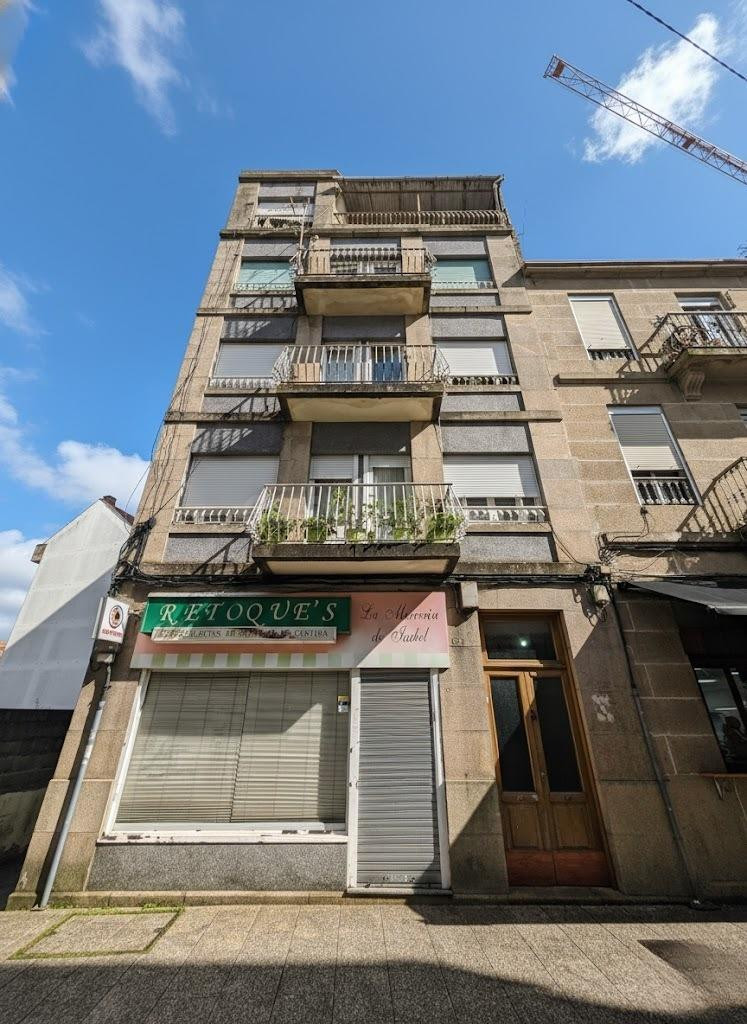 En venta edificio con 4 viviendas y bajo en la calle Extremadura, Vigo - Pontevedra