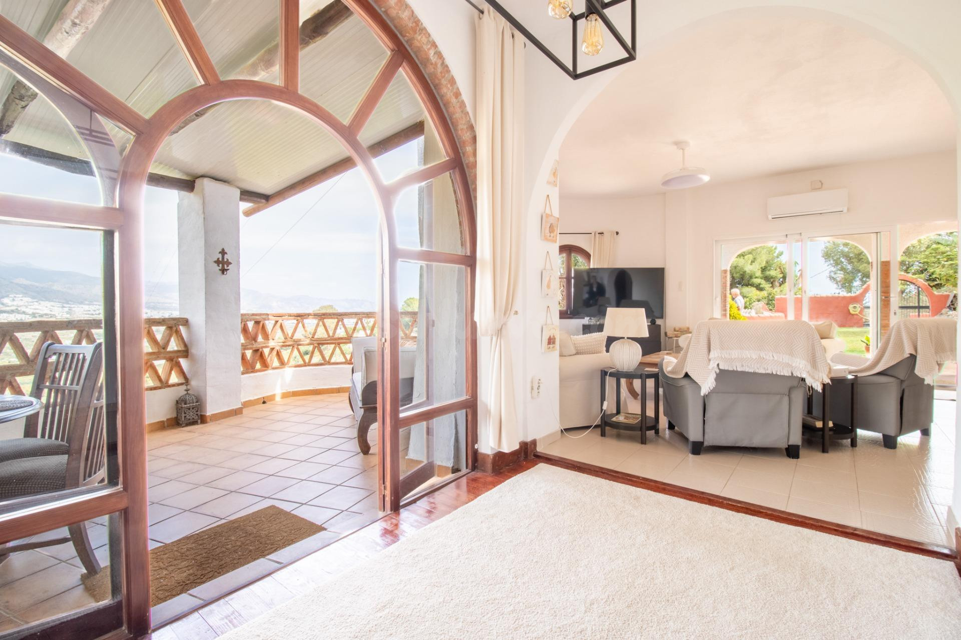 Fantástica villa con piscina privada y amplios espacios - foto 4