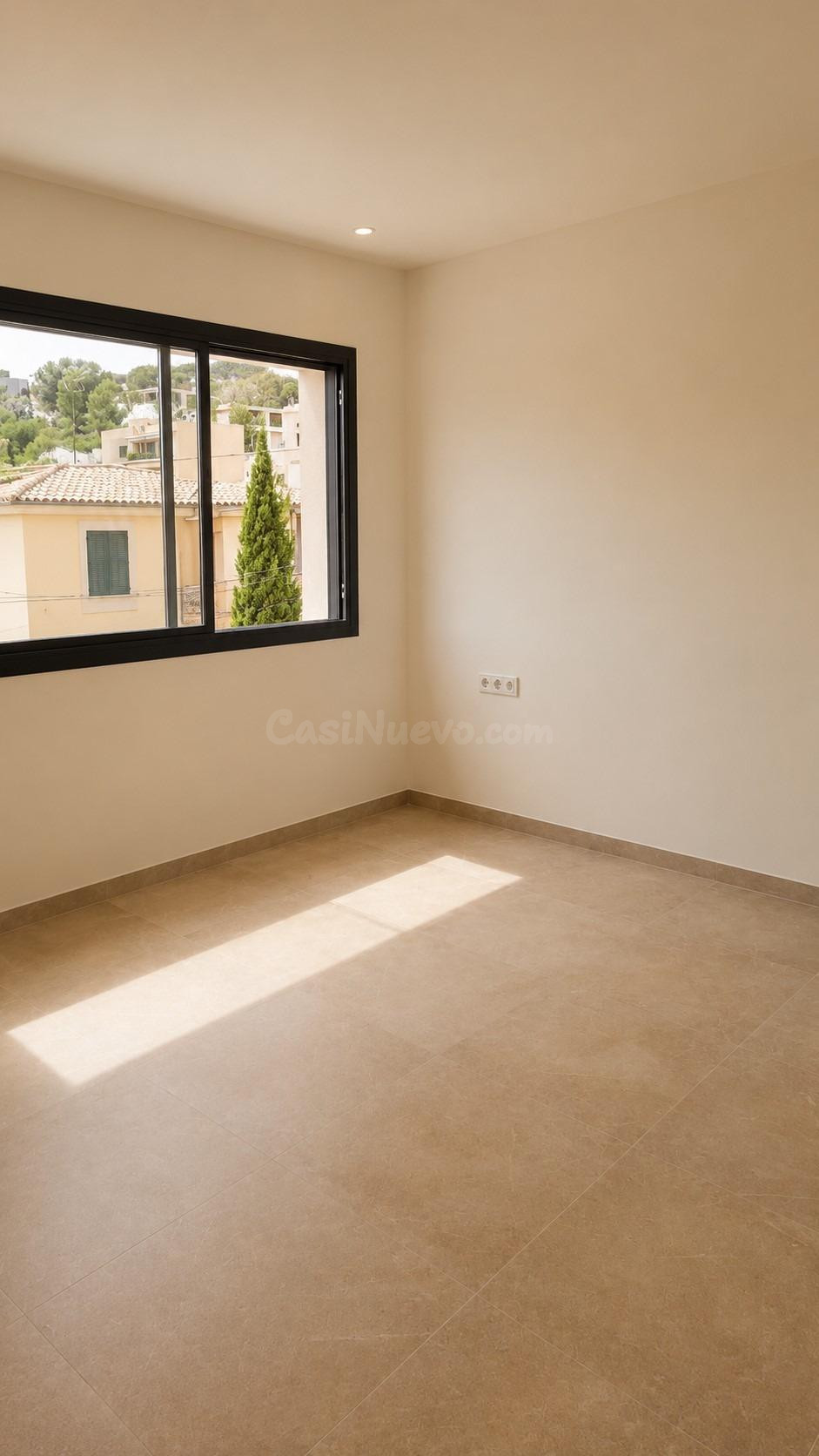 Chalet de obra nueva con piscina y vistas al mar en Génova - foto 4
