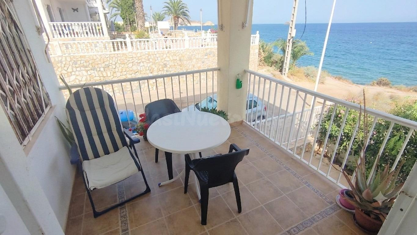 APARTAMENTO EN PRIMERA LÍNEA DE MAR CON 3 DORMITORIOS Y ESPE - foto 2
