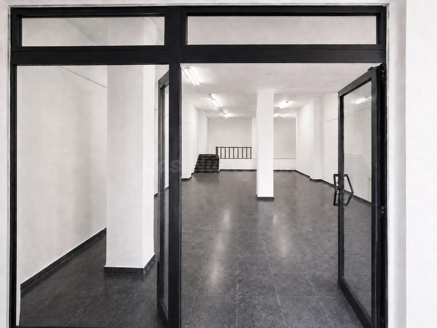 Local comercial de 127 m2 en alquiler entre el Ayuntamiento de Paterna y Mercadona, junto a parada de autobús.