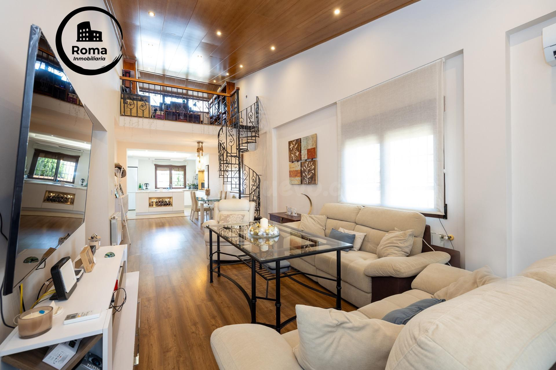 CHALET DE ENSUEÑO EN URB. VIÑA DEL REY, OTURA