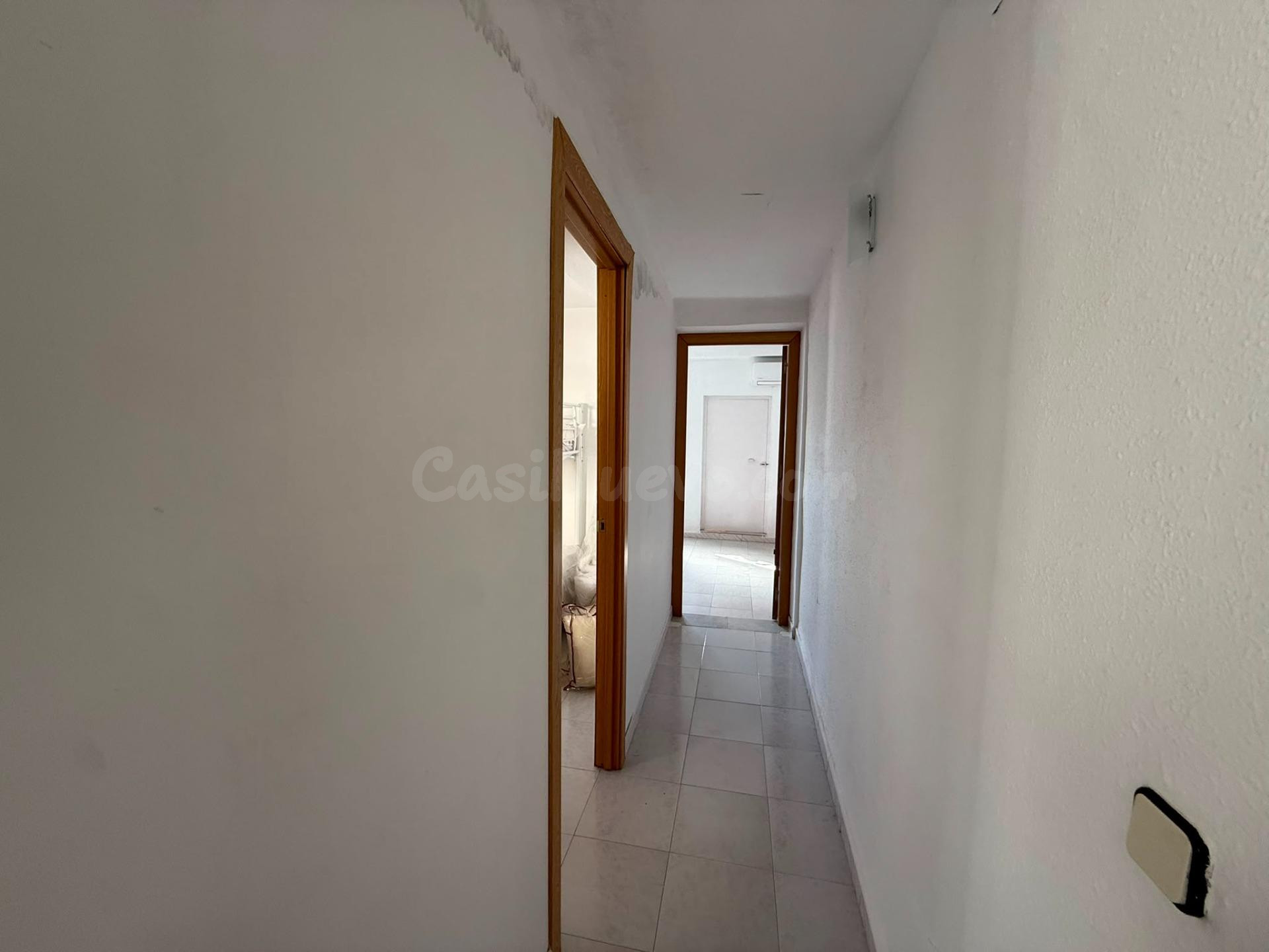 Casa en el Centro: Espacio y Comodidad en Dos Plantas - foto 5