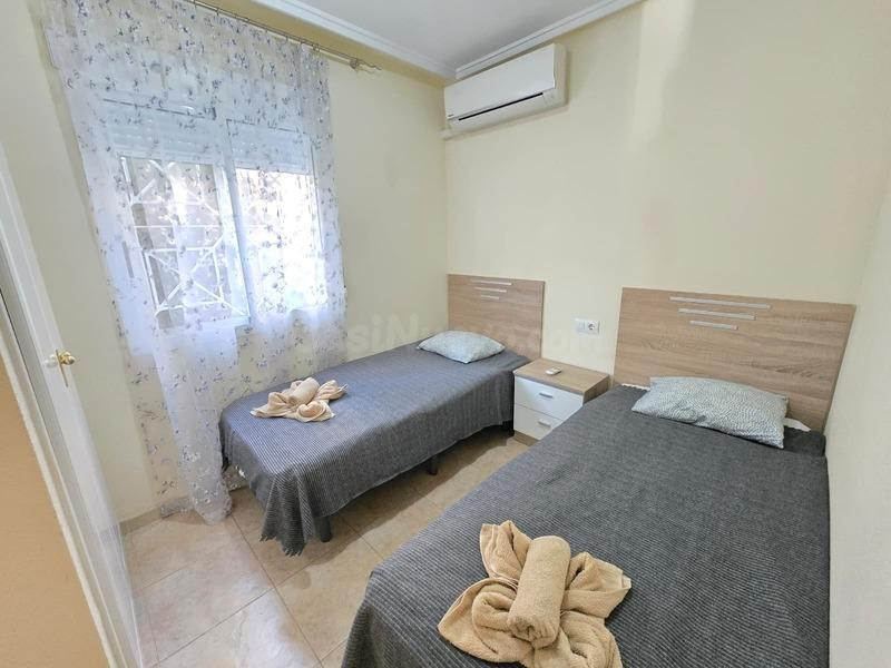Chalet Adosado en Torrevieja de 3 dormitorios y 2 baños - foto 3