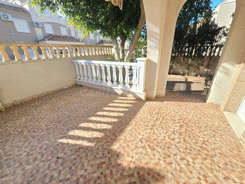 Chalet Adosado en Torrevieja de 3 dormitorios y 2 baños - foto 5
