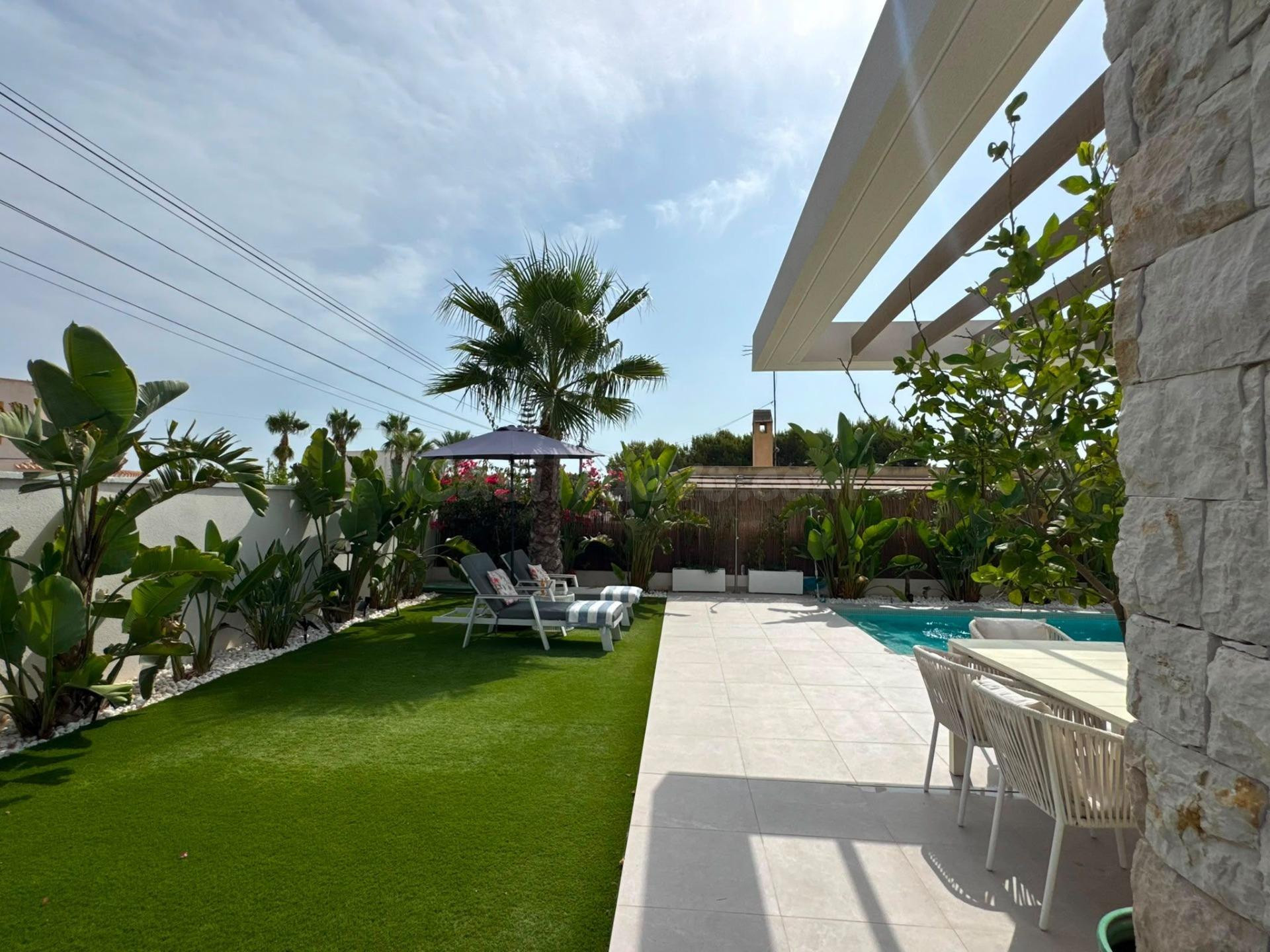 VILLA INDEPENDIENTE CON PISCINA PRIVADA EN LOMAS DE CABO ROI - foto 4