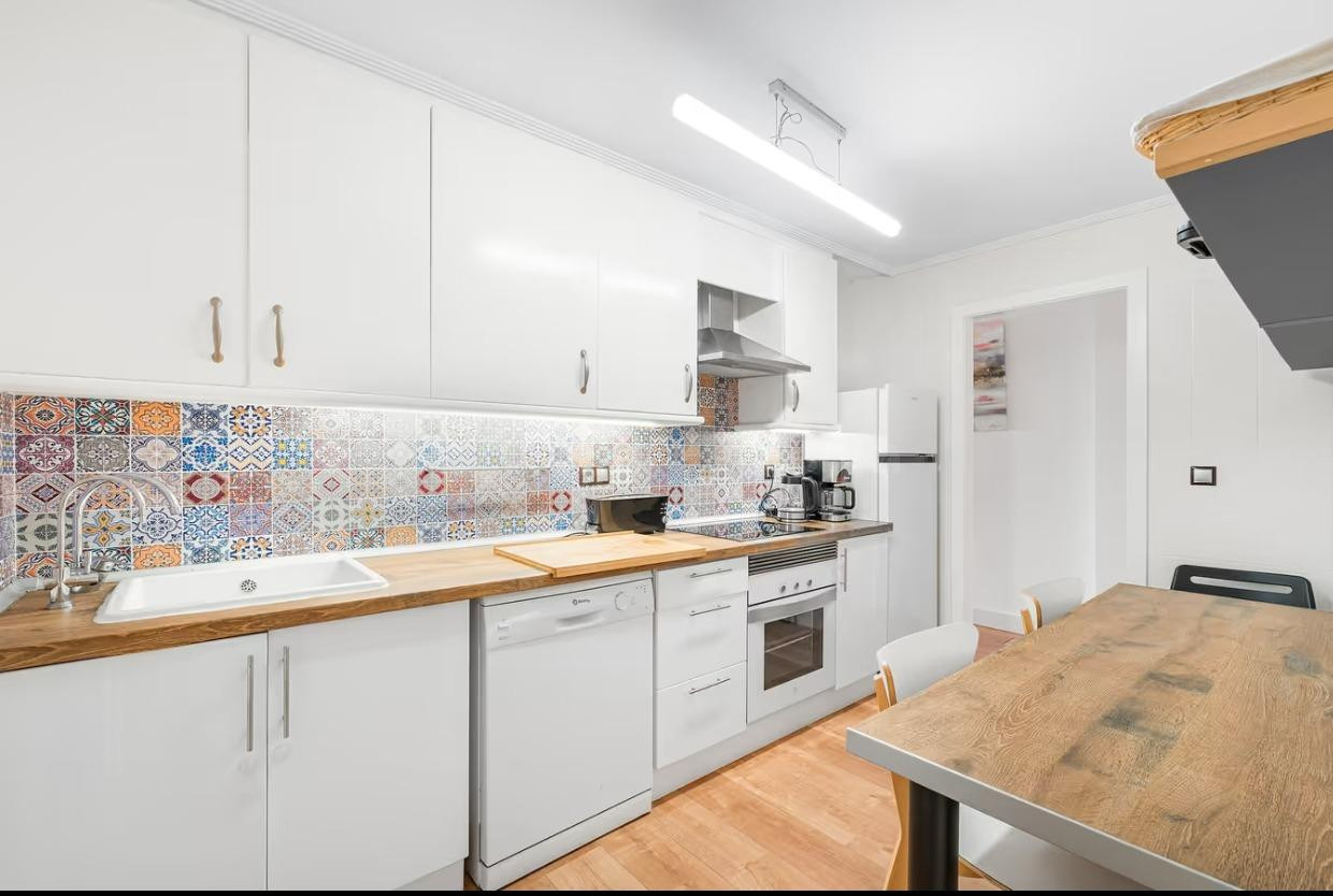 Apartamento de 3 dormitorios 2 baños, garaje, se alquila por - foto 3