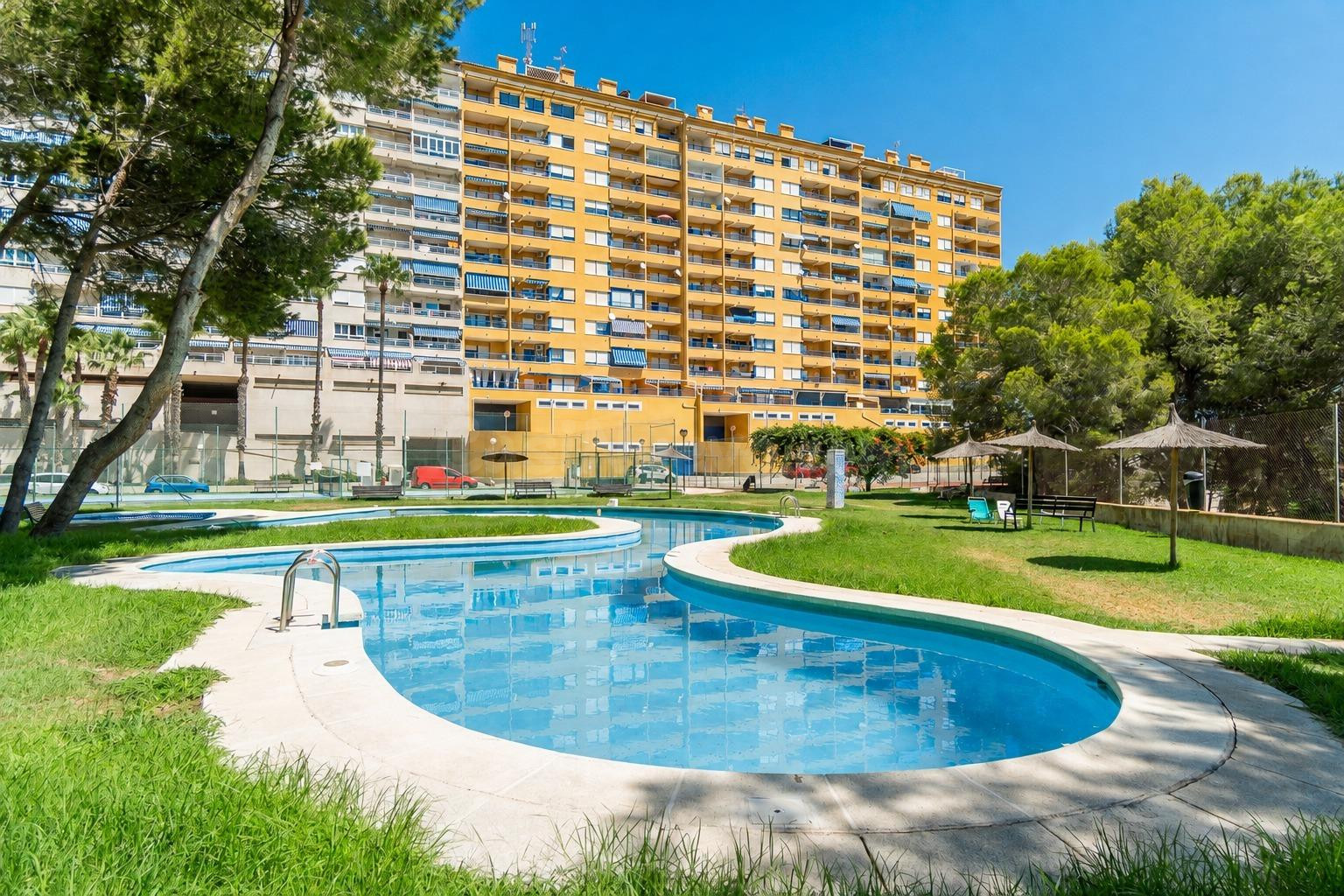 Apartamento con vistas al mar en Altos de Campoamor (Orihuela Costa)