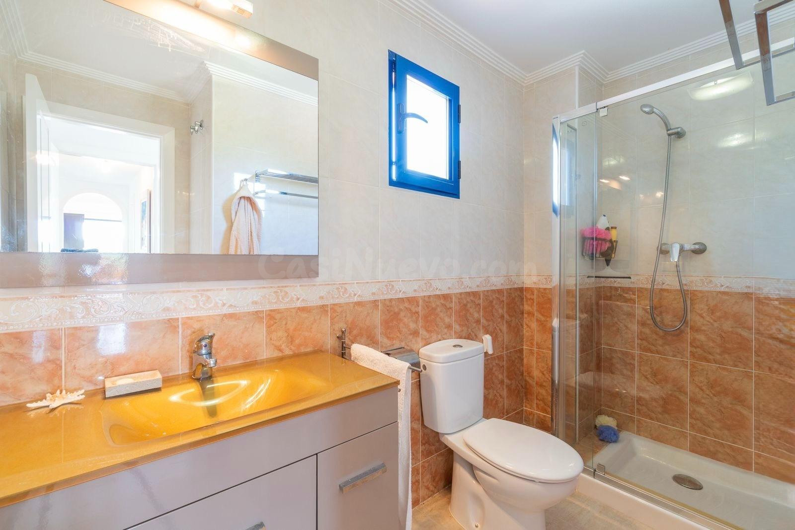 Apartamento con vistas al mar en Altos de Campoamor (Orihuel - foto 4