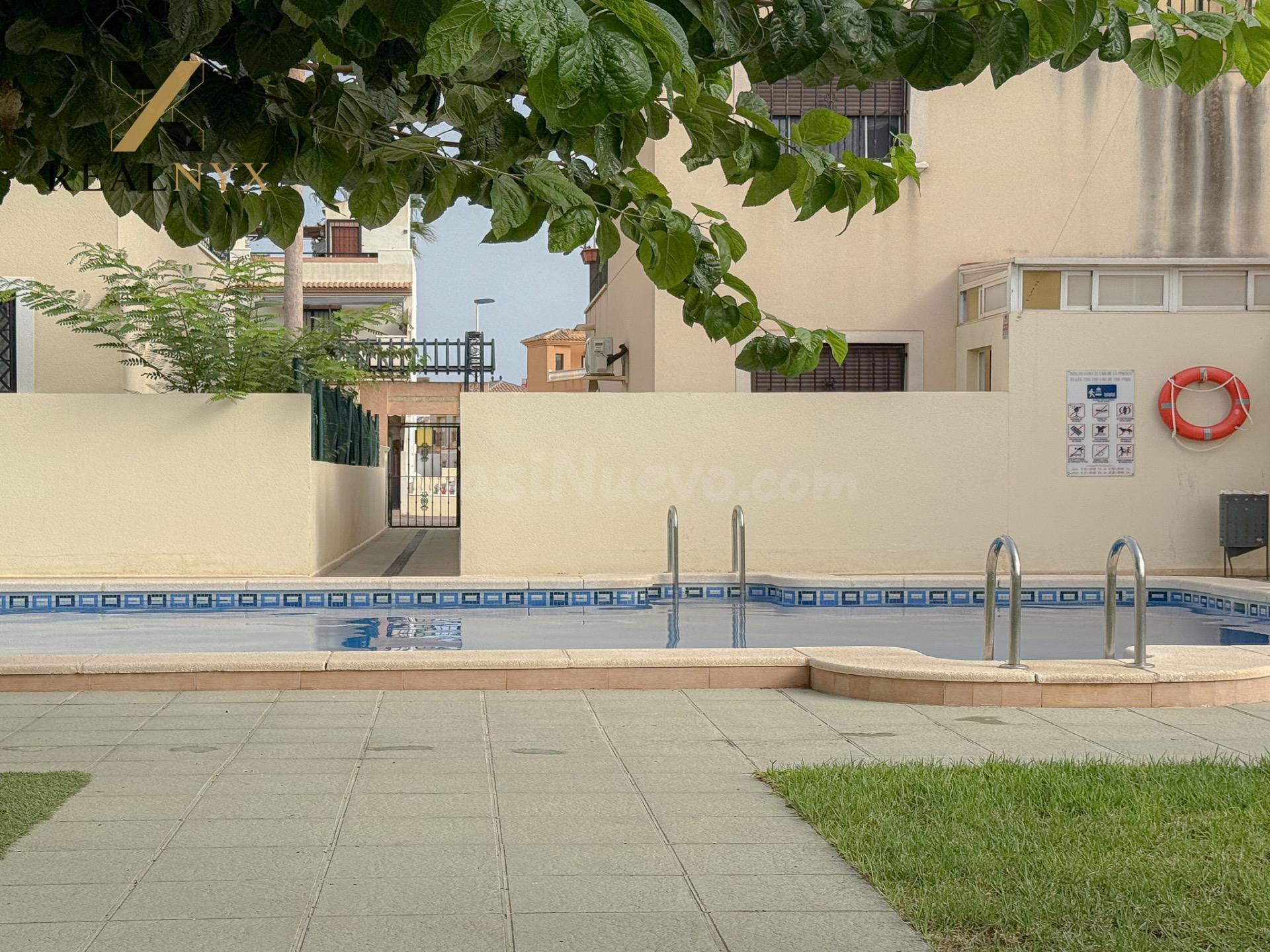 Aguas Nuevas! Espectacular chalet con gigantesco solarium y  - foto 2