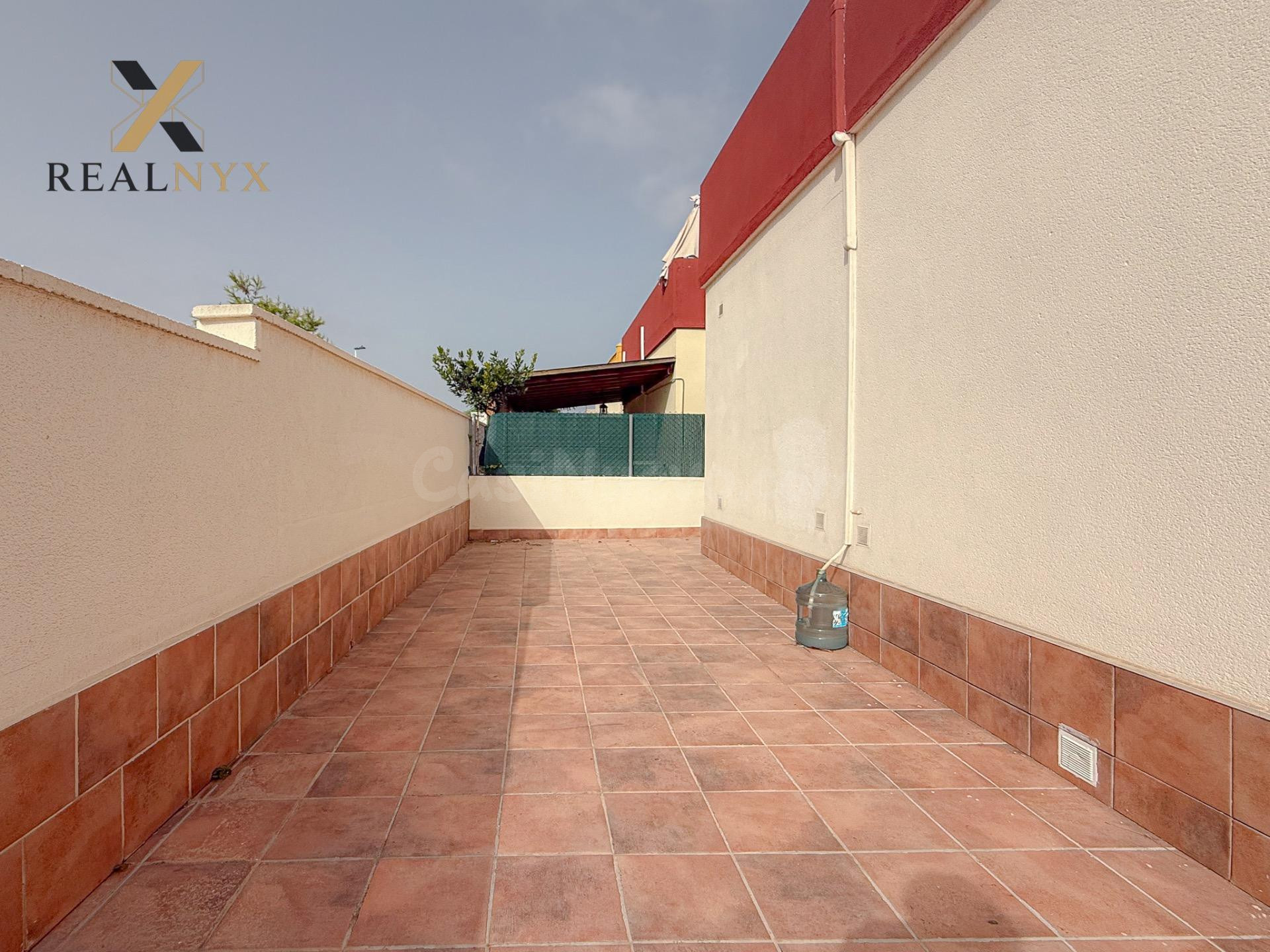 Aguas Nuevas! Espectacular chalet con gigantesco solarium y  - foto 3