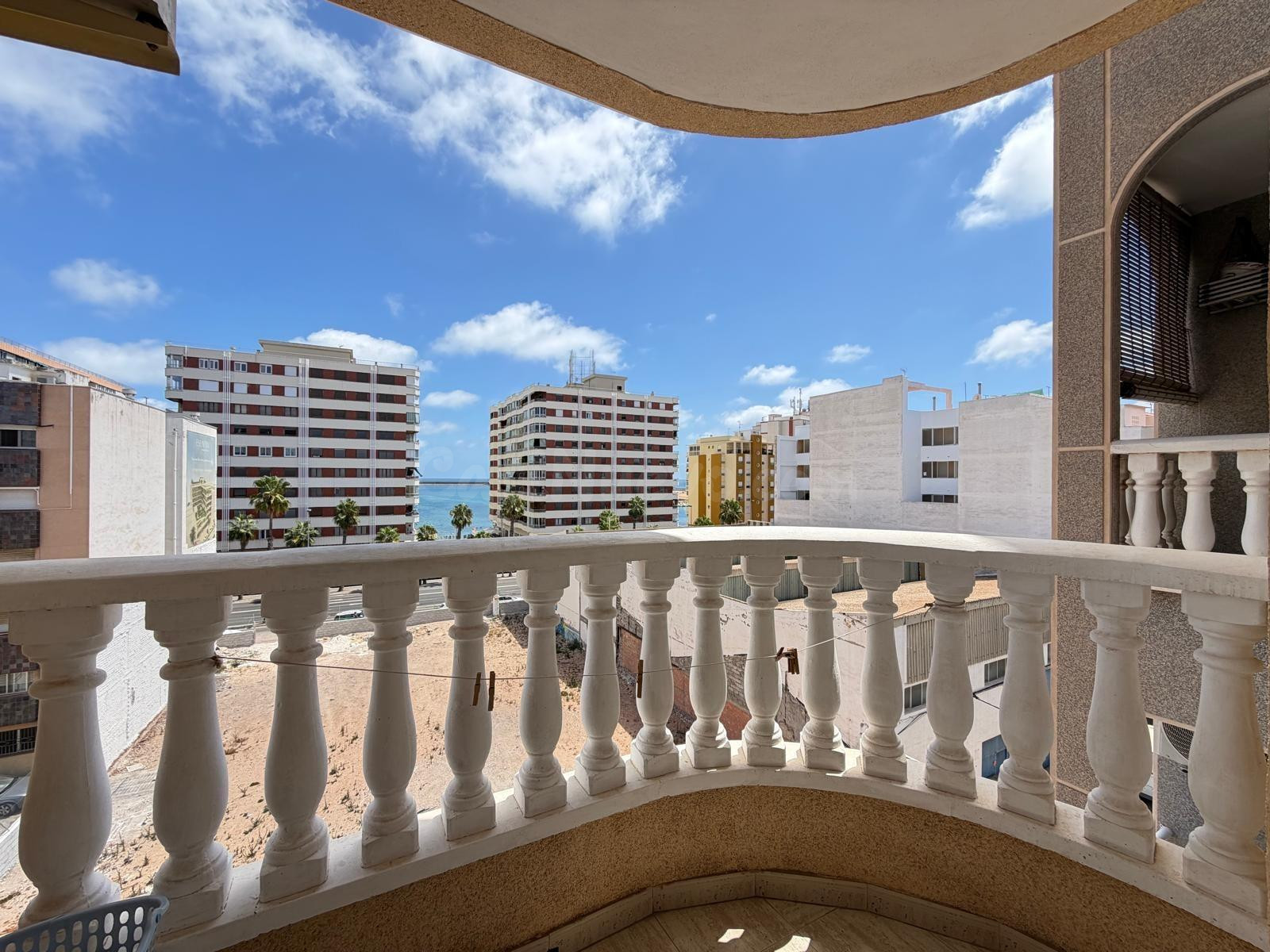 APARTAMENTO EN ACEQUION CON VISTAS AL MAR Y A 100 METROS DE PLAYA! 2 DORM. 1 BAÑO. SUPERFICIE DE 60 M2.