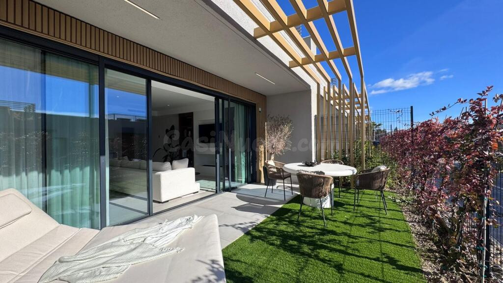 CHALET de 3 DORM y ENTREGA INMEDIATA! en Mijas Costa, jardín