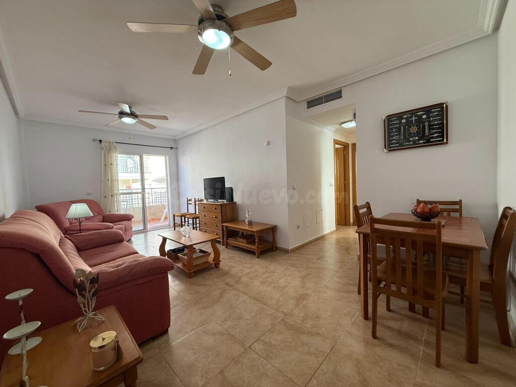 ¡En Exclusiva! Amplio apartamento con zonas ajardinas y 2 pi - foto 2
