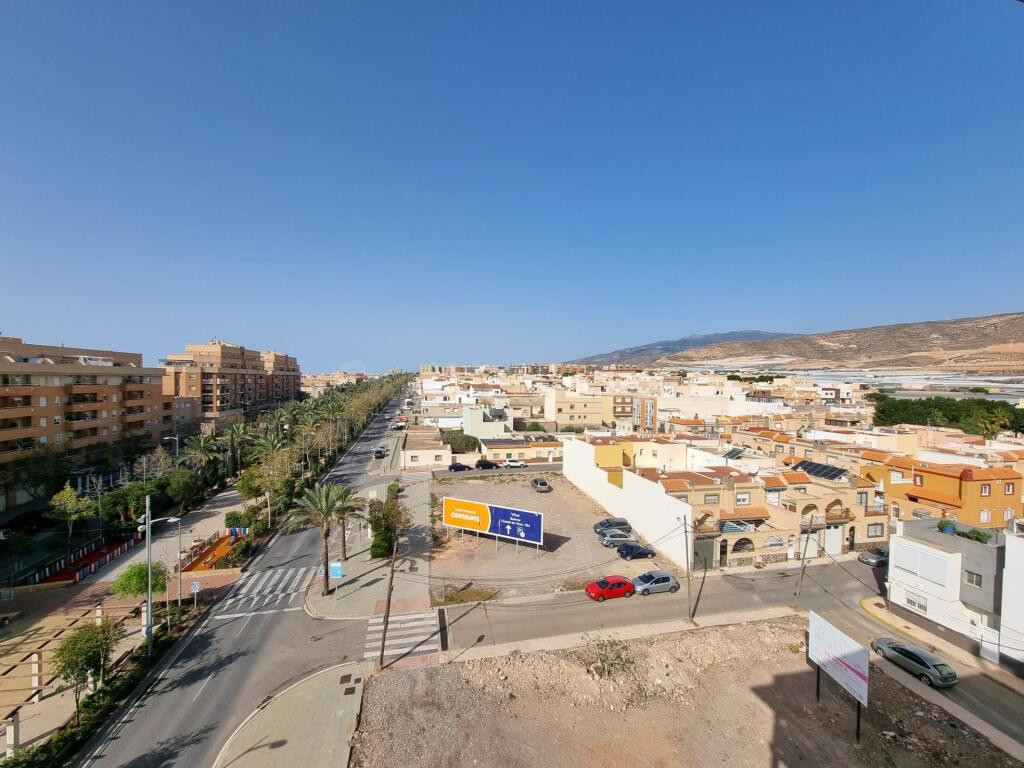 Ático con encanto: Vistas al mar, comodidad y céntrico - foto 3