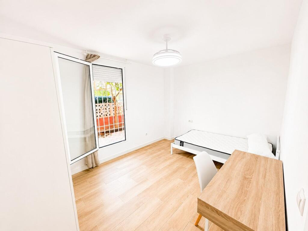VIVIENDA TRES DORMITORIOS EN CALLE MOTRIL - foto 4