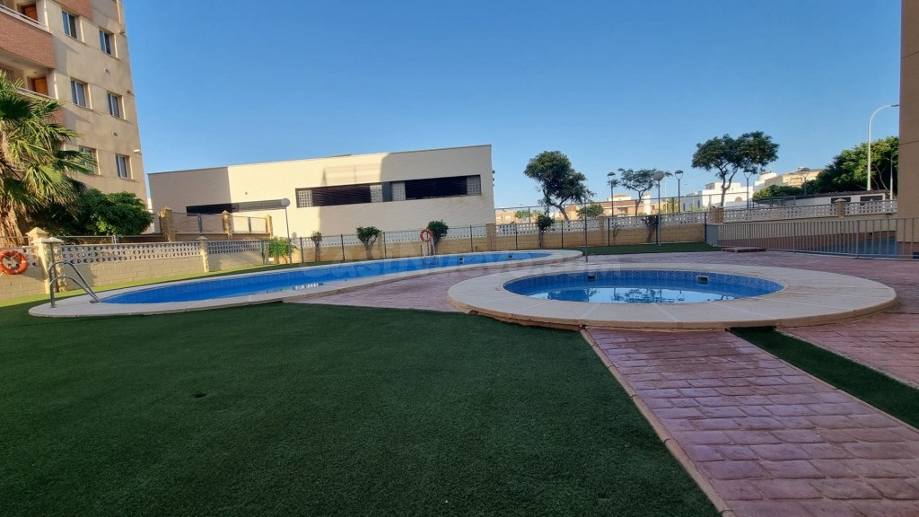 Amplio y Moderno Piso en Roquetas de Mar - Las Salinas por solo €210,000
