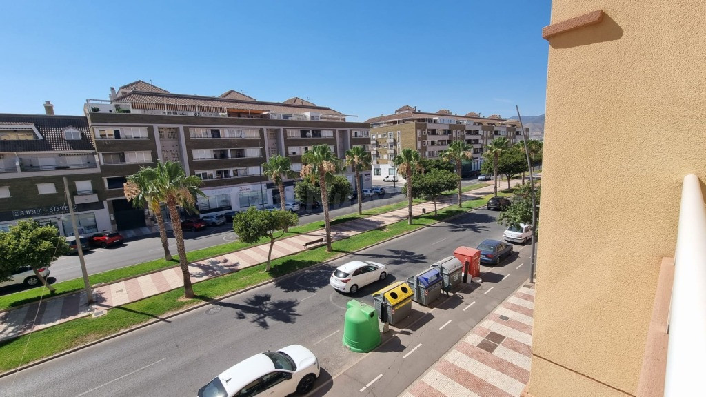 Amplio y Moderno Piso en Roquetas de Mar - Las Salinas por s - foto 3