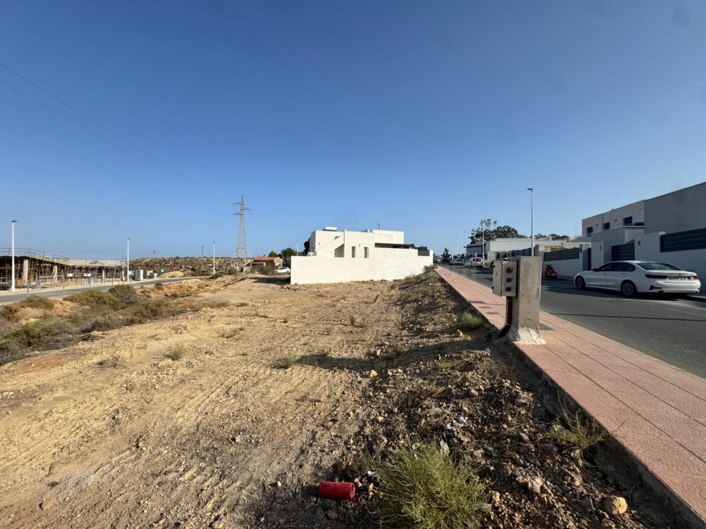 SOLAR JUNTO A CLUB DE TENIS DE HUERCAL DE ALMERIA - foto 4