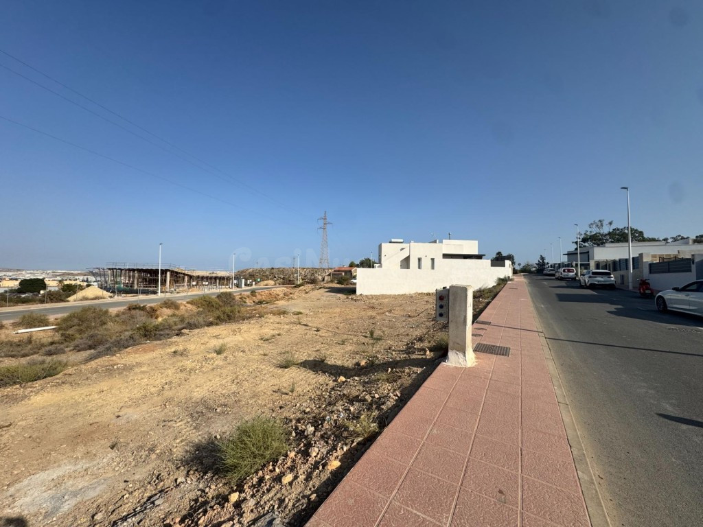 SOLAR JUNTO A CLUB DE TENIS DE HUERCAL DE ALMERIA - foto 5
