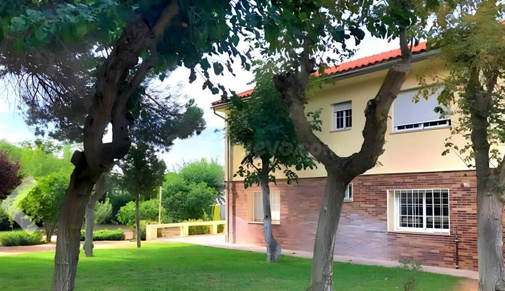 Chalet independiente en parcela excepcional de 2.200 m2 – La