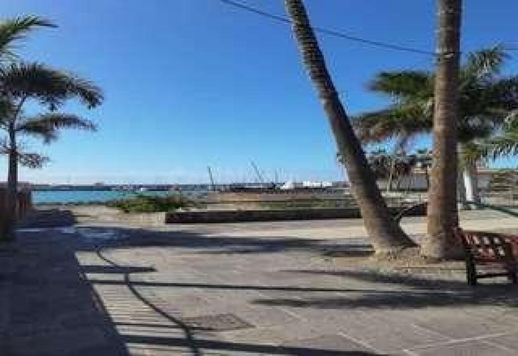 TRASPASO DE RESTAURANTE EN PRIMERA LINEA LOS CRISTIANOS - foto 2
