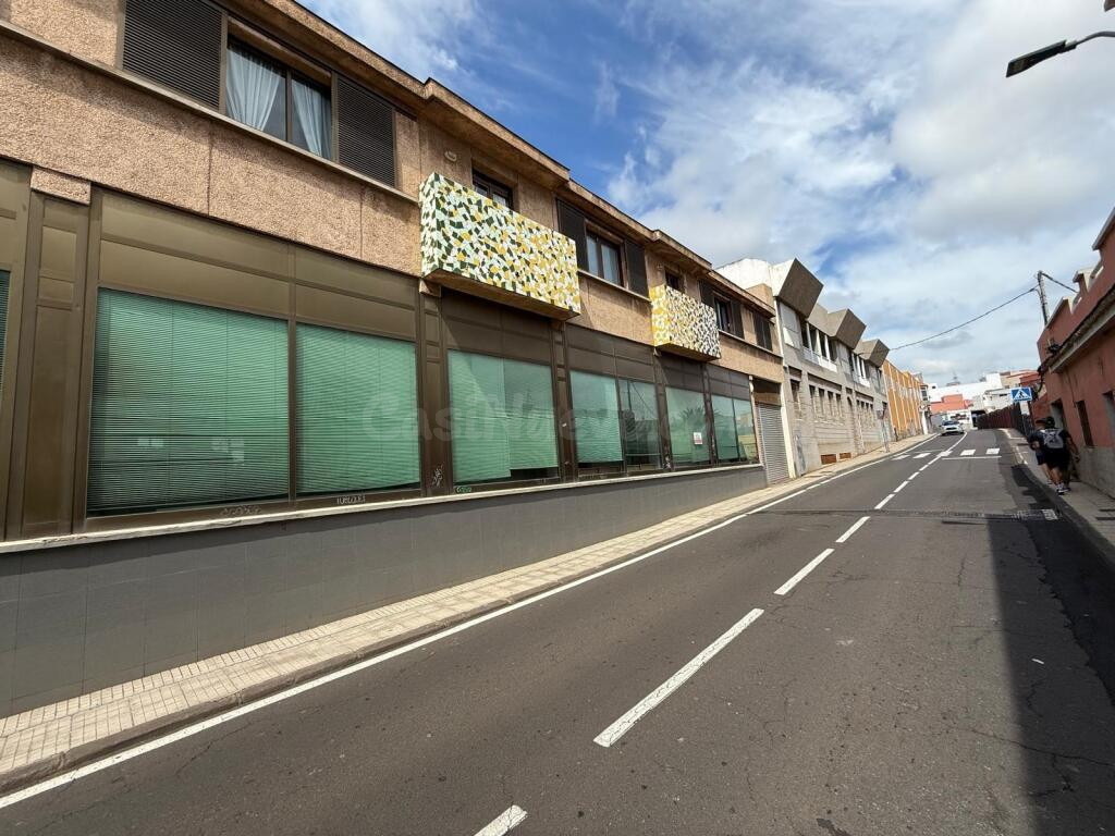 Gran Local en Venta en La Laguna - Espacio que Impulsa a tu Negocio
