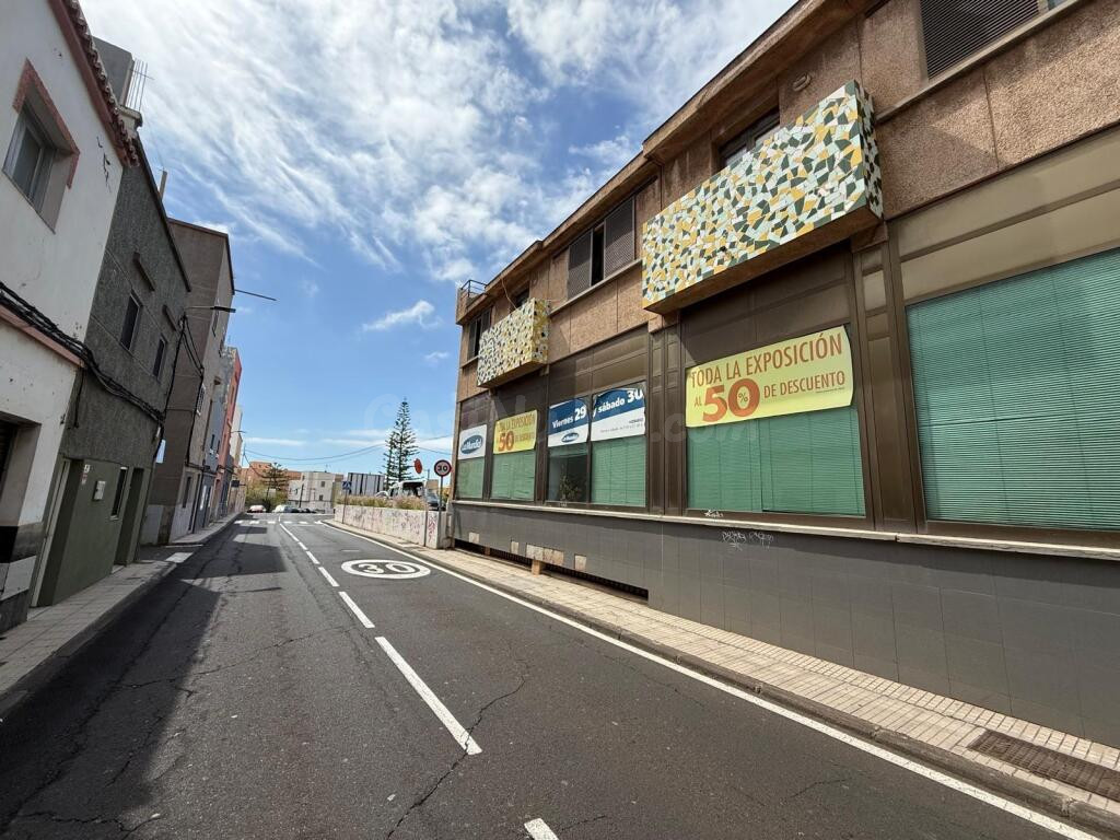 Gran Local en Venta en La Laguna - Espacio que Impulsa a tu  - foto 2