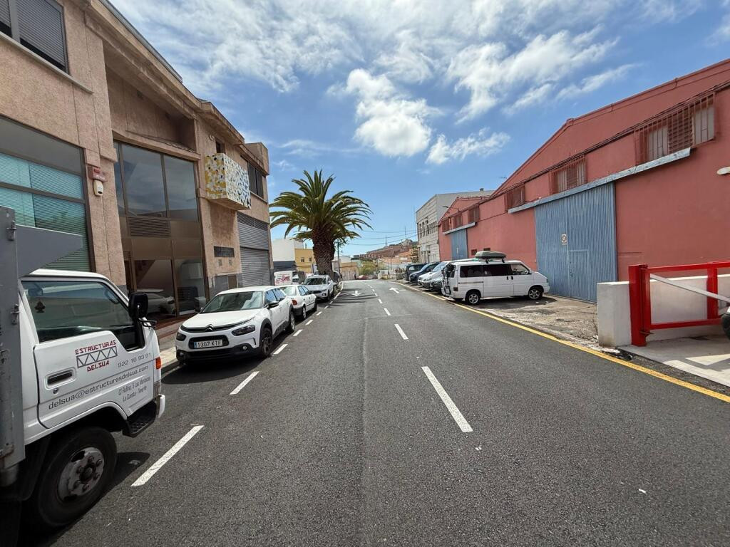 Gran Local en Venta en La Laguna - Espacio que Impulsa a tu  - foto 4