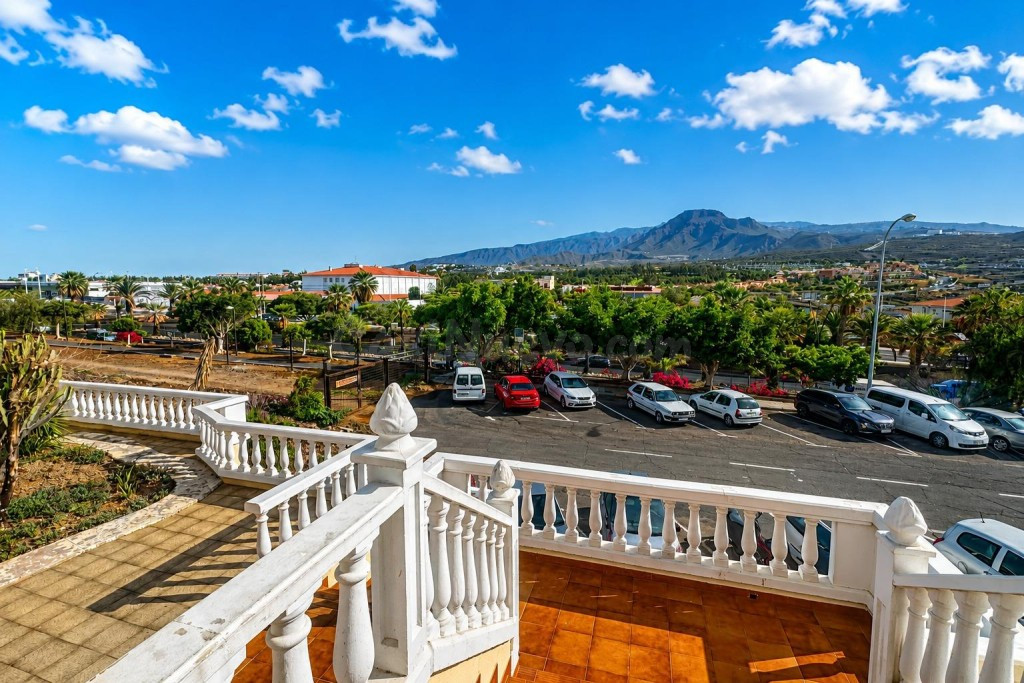Encantador Apartamento Duplex Reformado en Los Cristianos, Arona