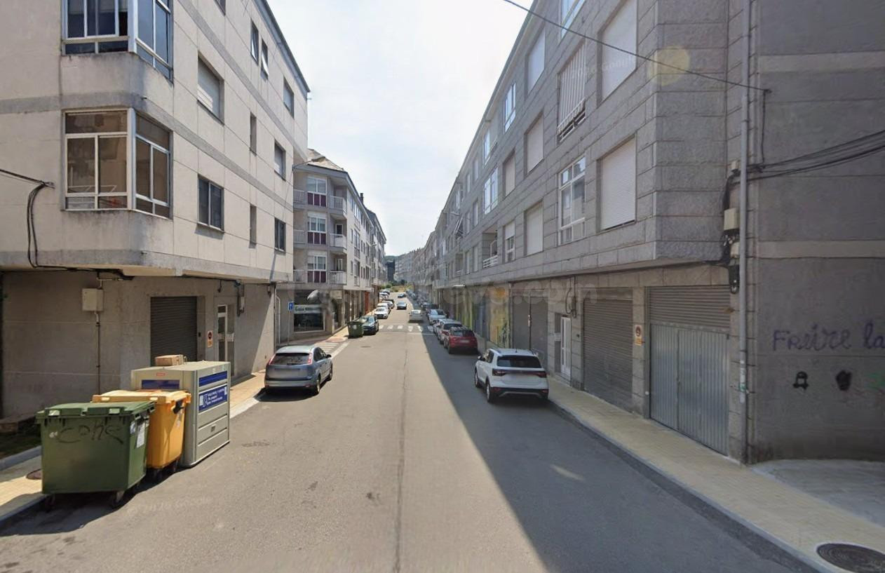 Piso en venta en Barbadás, Ourense. Alquilado. No se Puede Visitar.