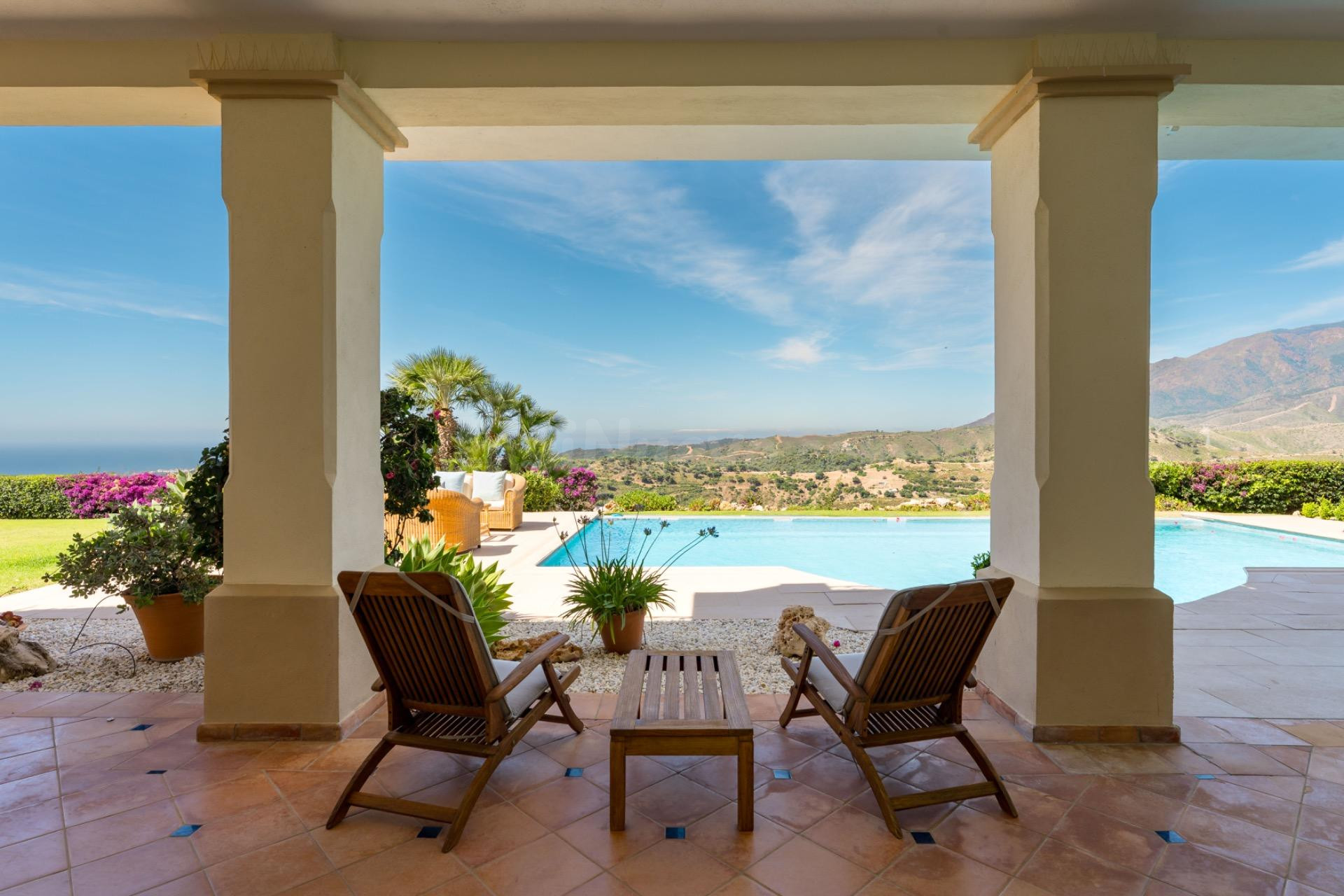 VILLA DE LUJO EN LOS MONTES DE ESTEPONA CON VISTAS AL MAR - foto 3