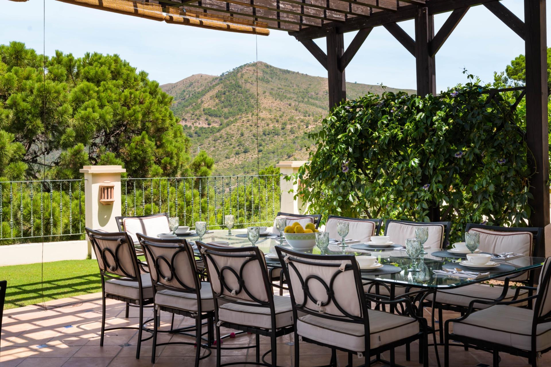 VILLA DE LUJO EN LOS MONTES DE ESTEPONA CON VISTAS AL MAR - foto 5