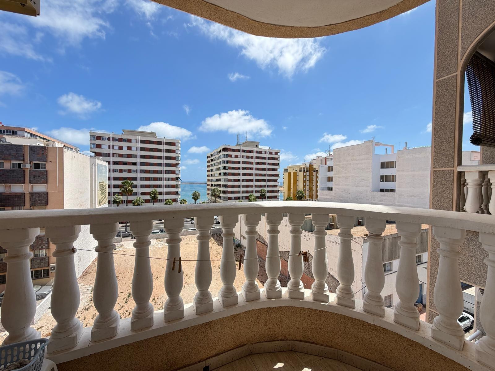 APARTAMENTO EN ACEQUION CON VISTAS AL MAR Y A 100 METROS DE PLAYA! 2 DORM. 1 BAÑO. SUPERFICIE DE 60 M2.