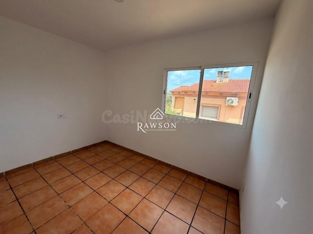 Casa independiente con jardín y amplios espacios, situada en - foto 3