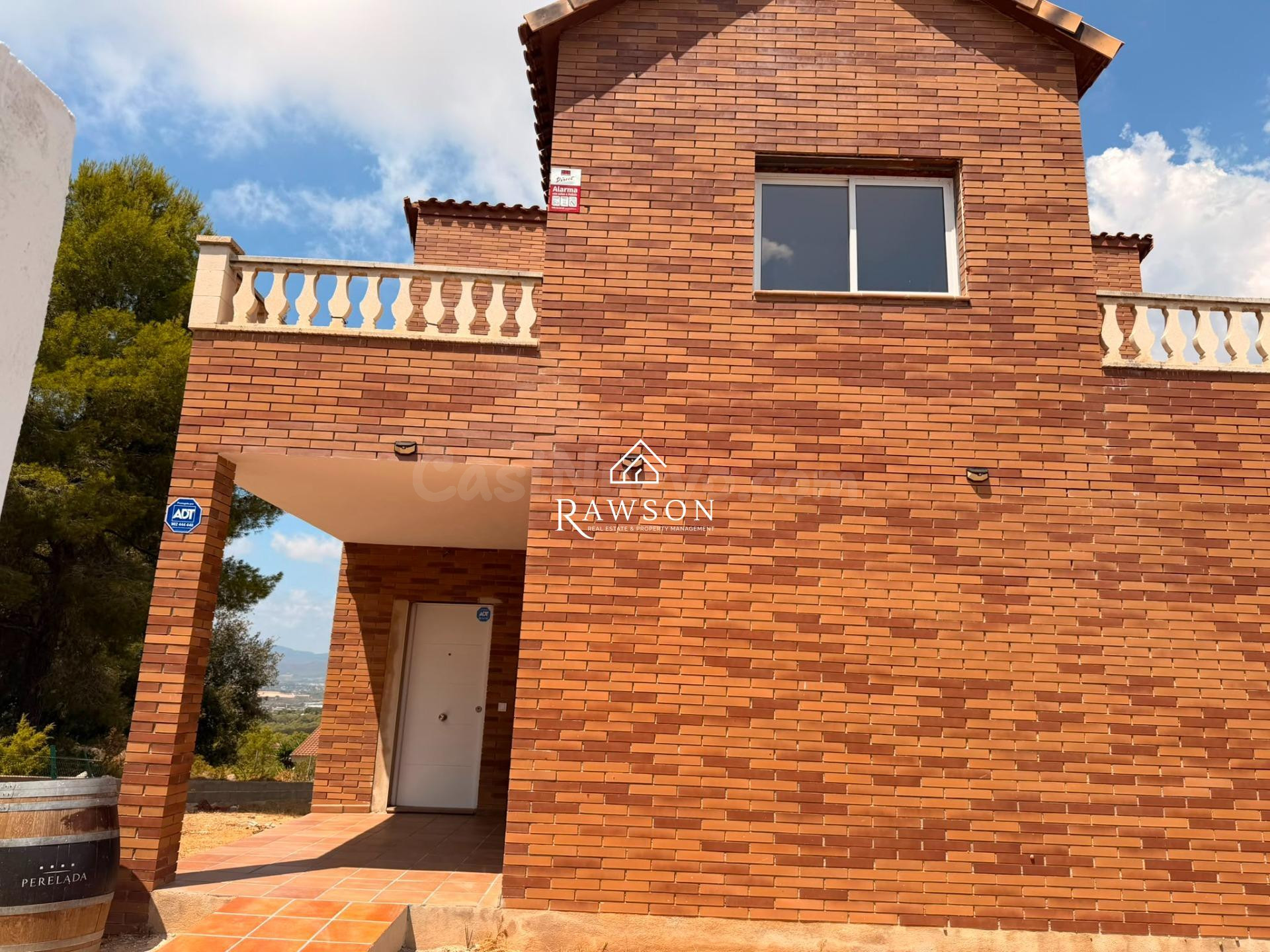 Casa independiente con jardín y amplios espacios, situada en - foto 4