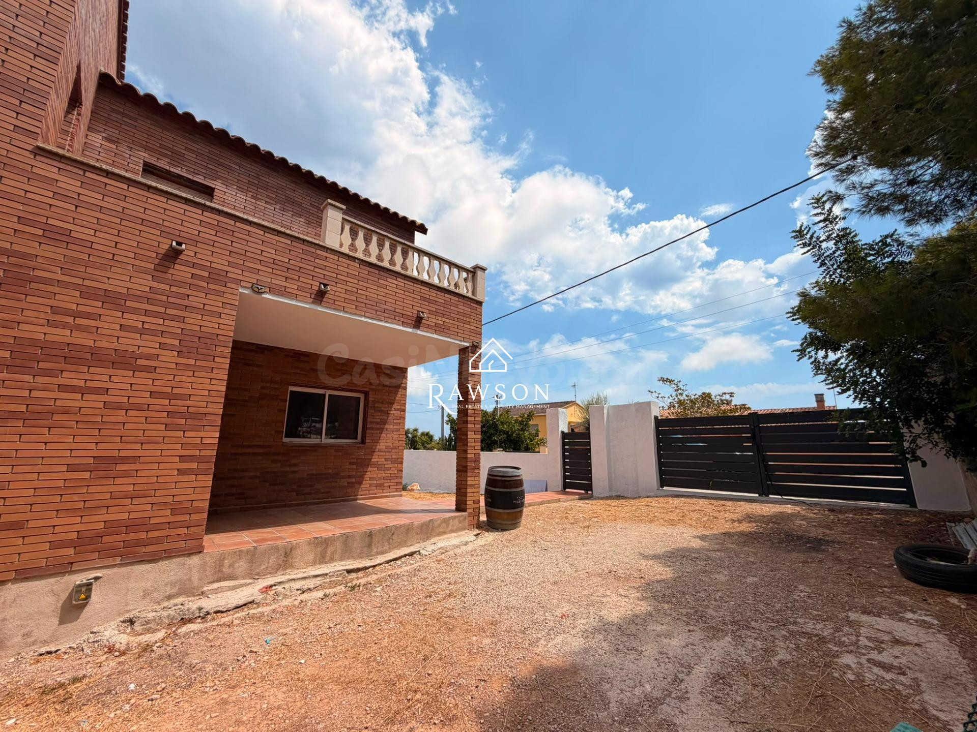 Casa independiente con jardín y amplios espacios, situada en - foto 5