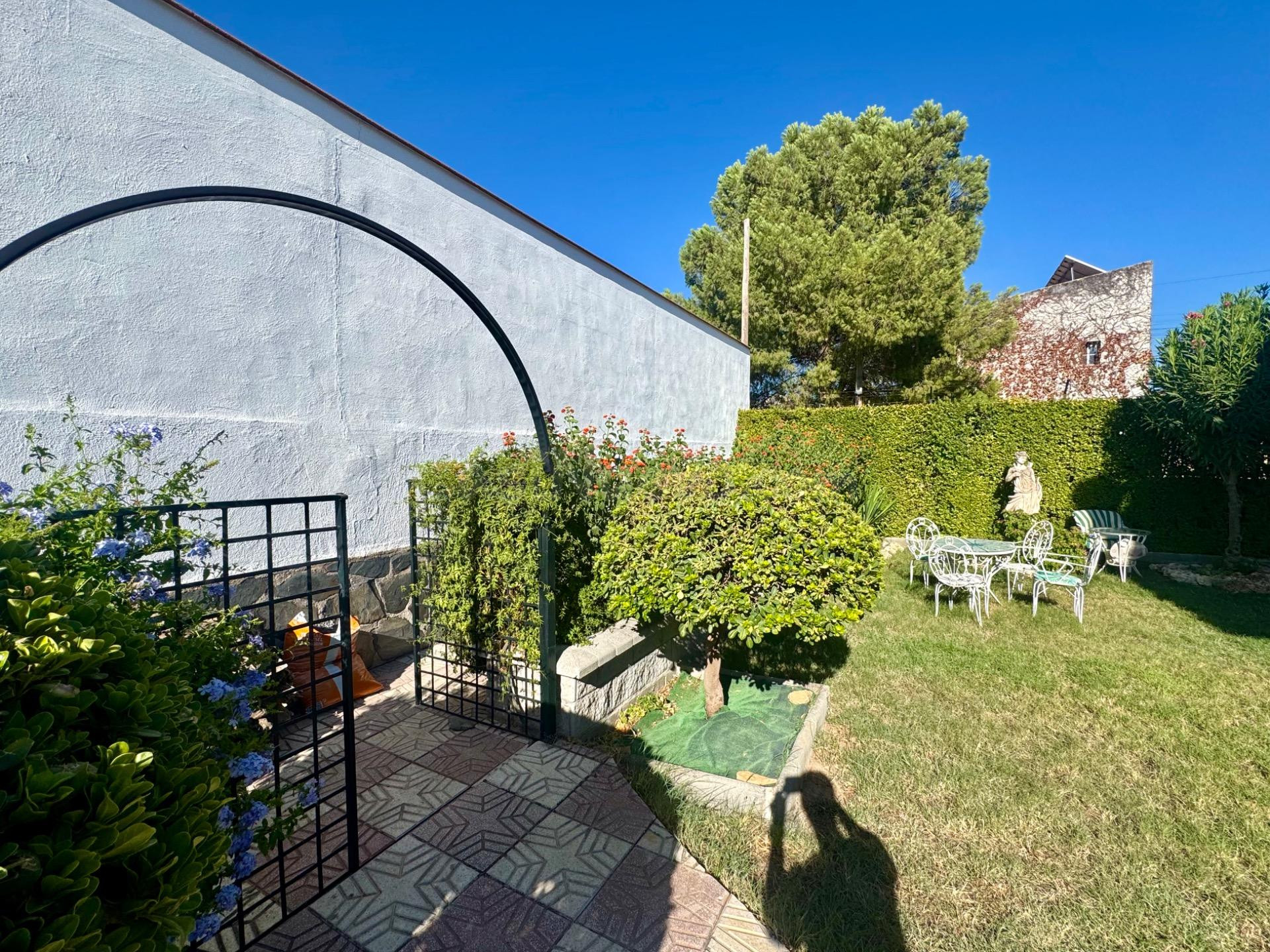 Chalet independiente con gran parcela, piscina privada y gar - foto 3