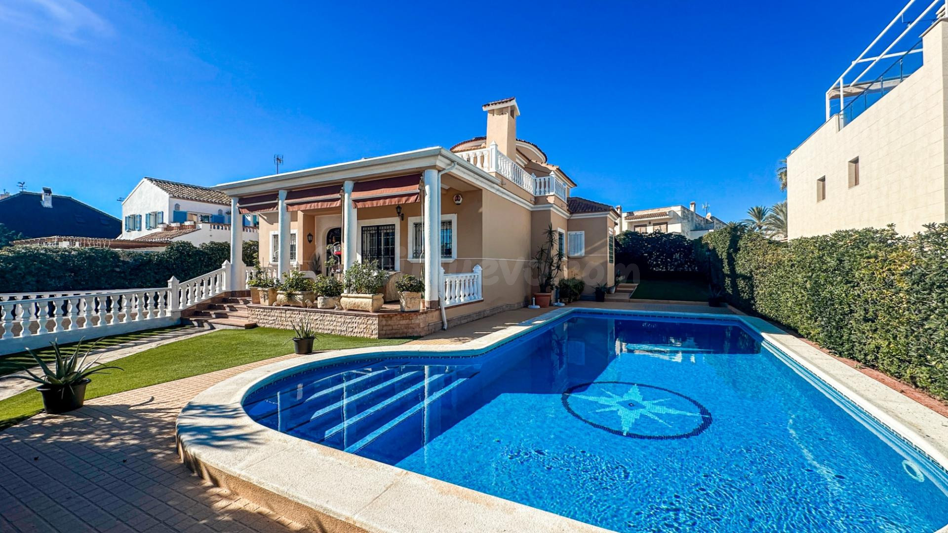Villa 6 habitaciones 290m² en venta - Torre la mata