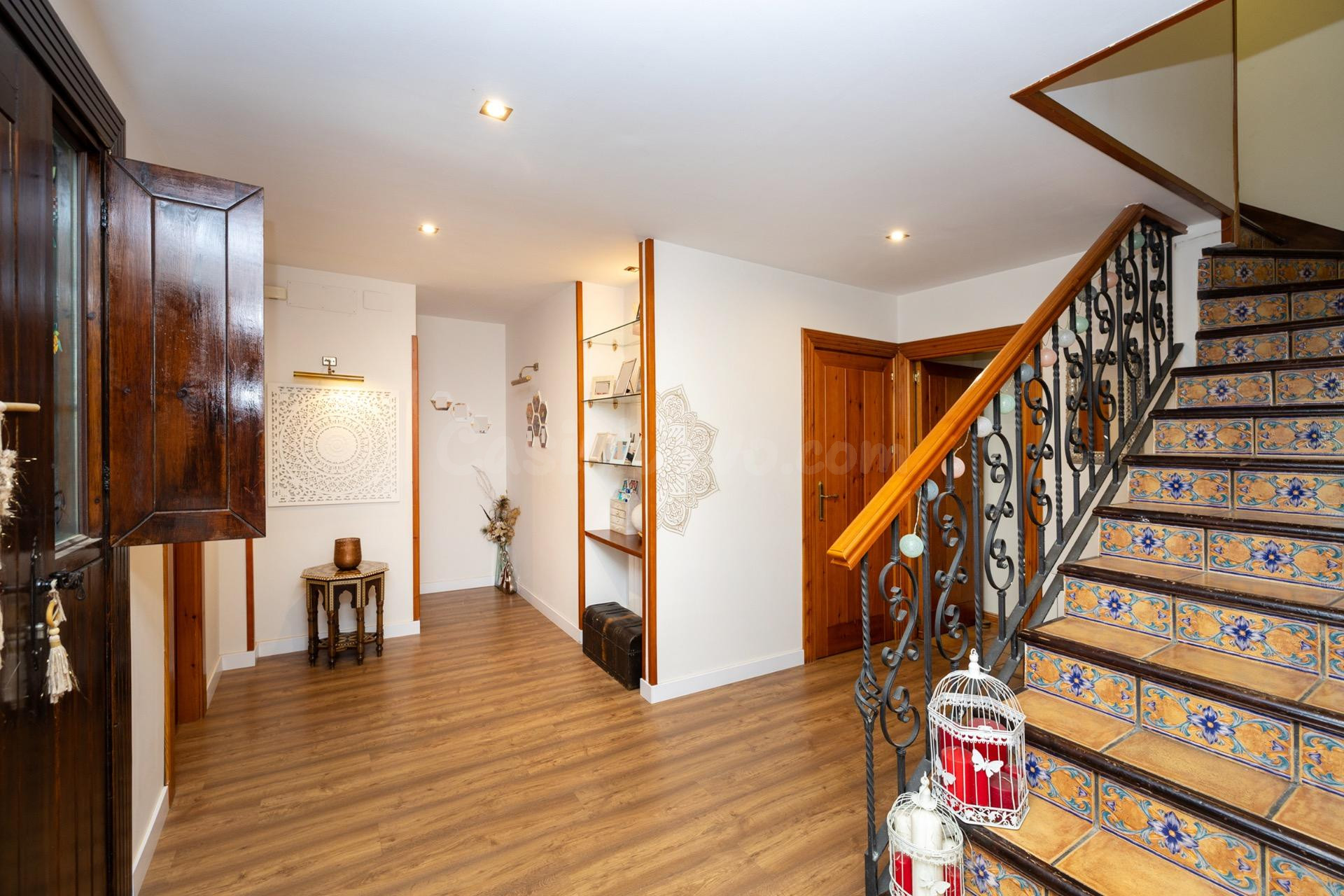 CHALET DE ENSUEÑO EN URB. VIÑA DEL REY, OTURA - foto 4