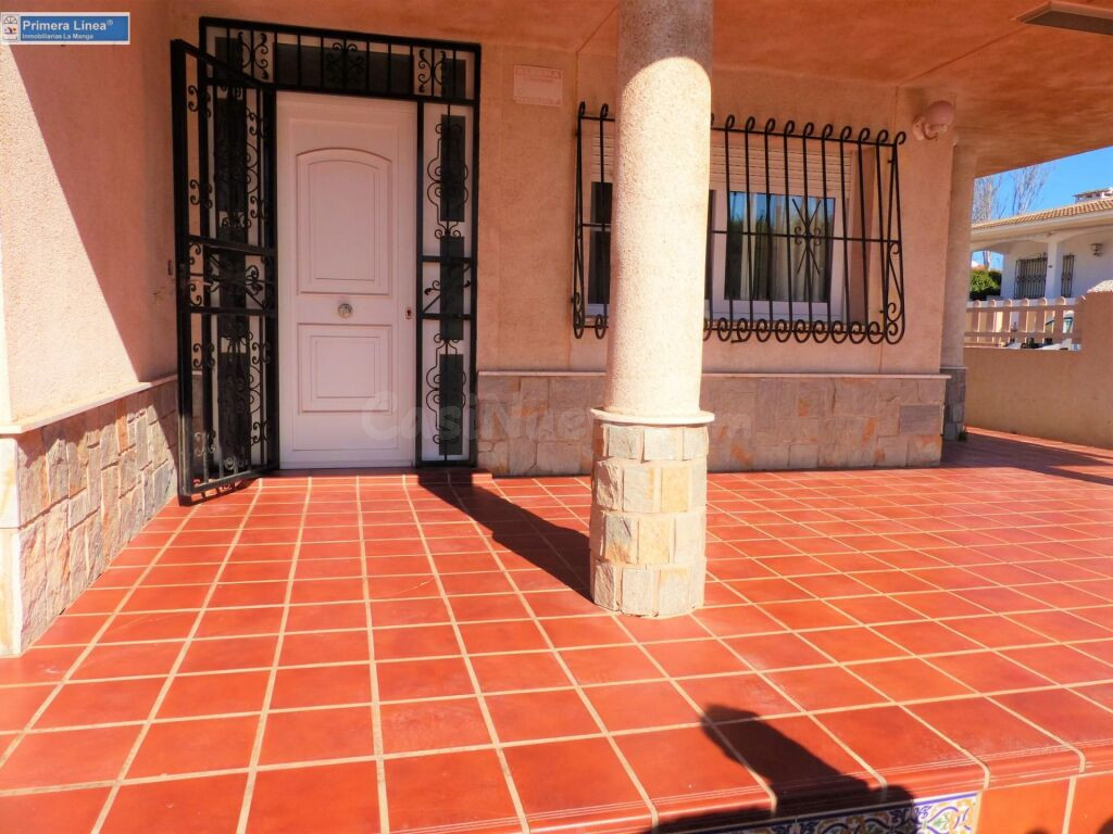 Venta de chalet de 816 m2 de parcela y piscina en Mar de Cri - foto 3