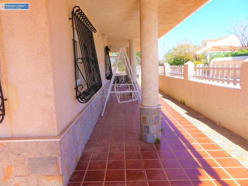 Venta de chalet de 816 m2 de parcela y piscina en Mar de Cri - foto 4