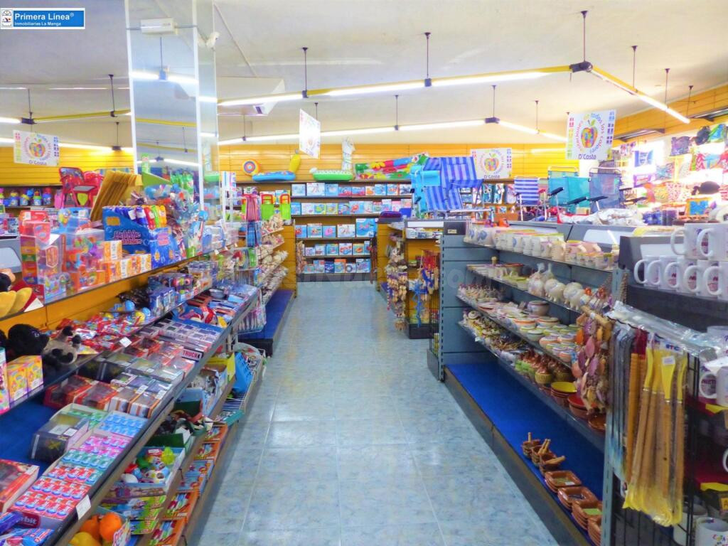 Venta de gran local comercial en La Manga