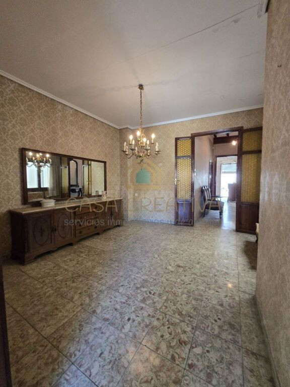 VENDO PISO SEÑORIAL TECHOS MUY ALTOS CON VIGAS DE MADERA 89.000€