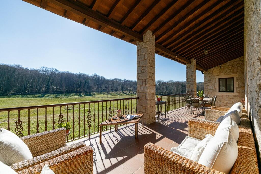 IMPRESIONANTE Y ESPECTACULAR CHALET RÚSTICO EN LUGO - foto 4