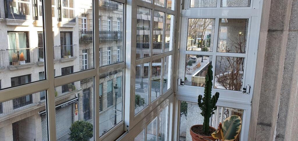 Vivienda señorial de 150 m2 en la Alameda de Vigo, con vista - foto 3