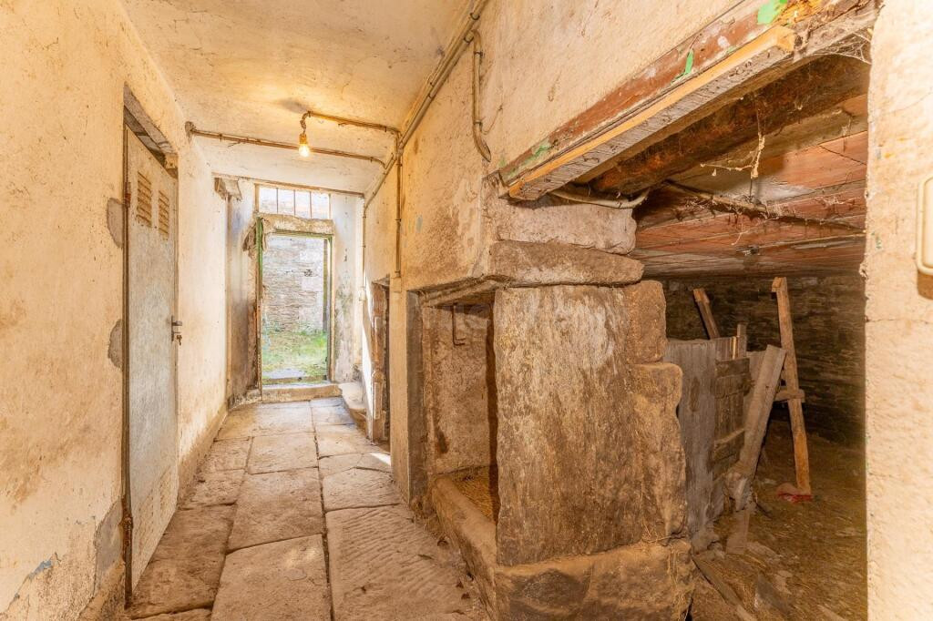 Casa de piedra en Forcarei con 363 m2 y patio – oportunidad  - foto 5